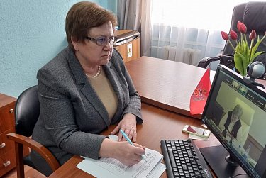 Женщины-законодатели выступили в поддержку детей-сирот